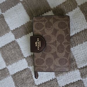 Coach medium corner zip wallet in signature canvas